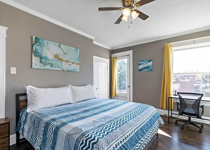 Roomy 2Br-1Ba Wfh Desk & Backyard