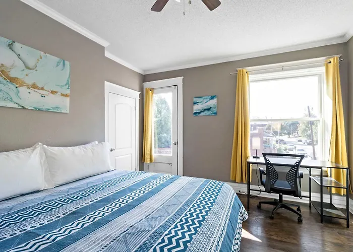 Roomy 2Br-1Ba Wfh Desk & Backyard