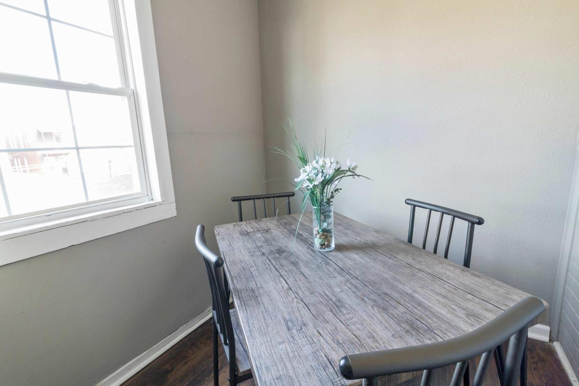 Apartamento Roomy 2br-1ba Wfh Desk & Backyard