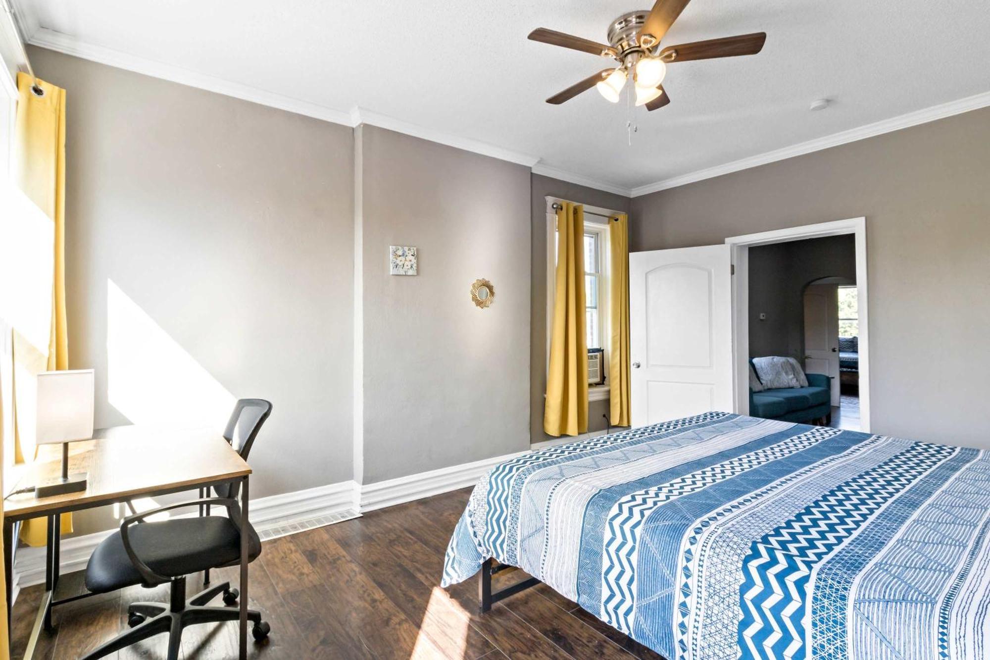 Roomy 2br-1ba Wfh Desk & Backyard Apartamento *