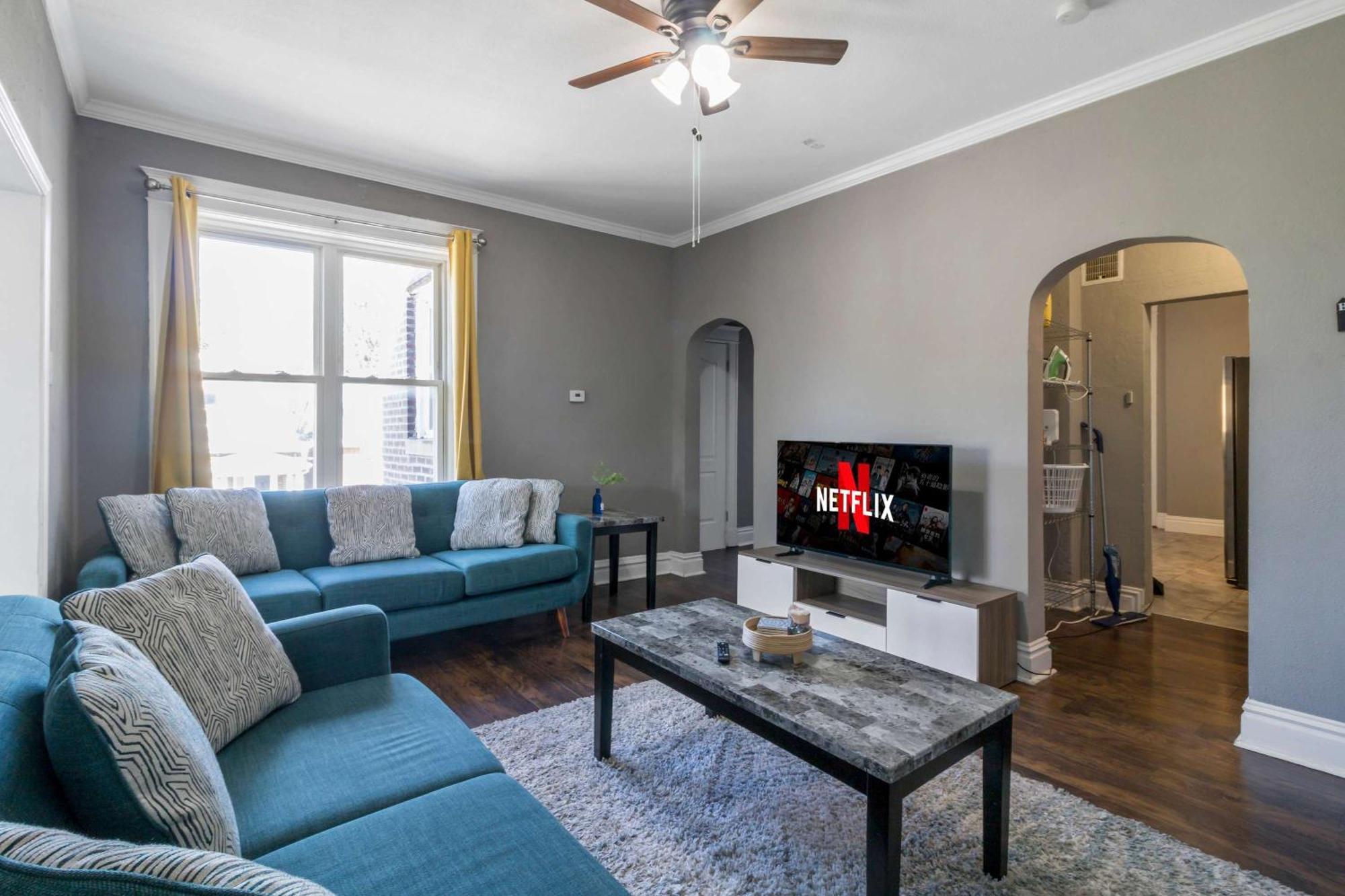 Apartamento Roomy 2br-1ba Wfh Desk & Backyard *