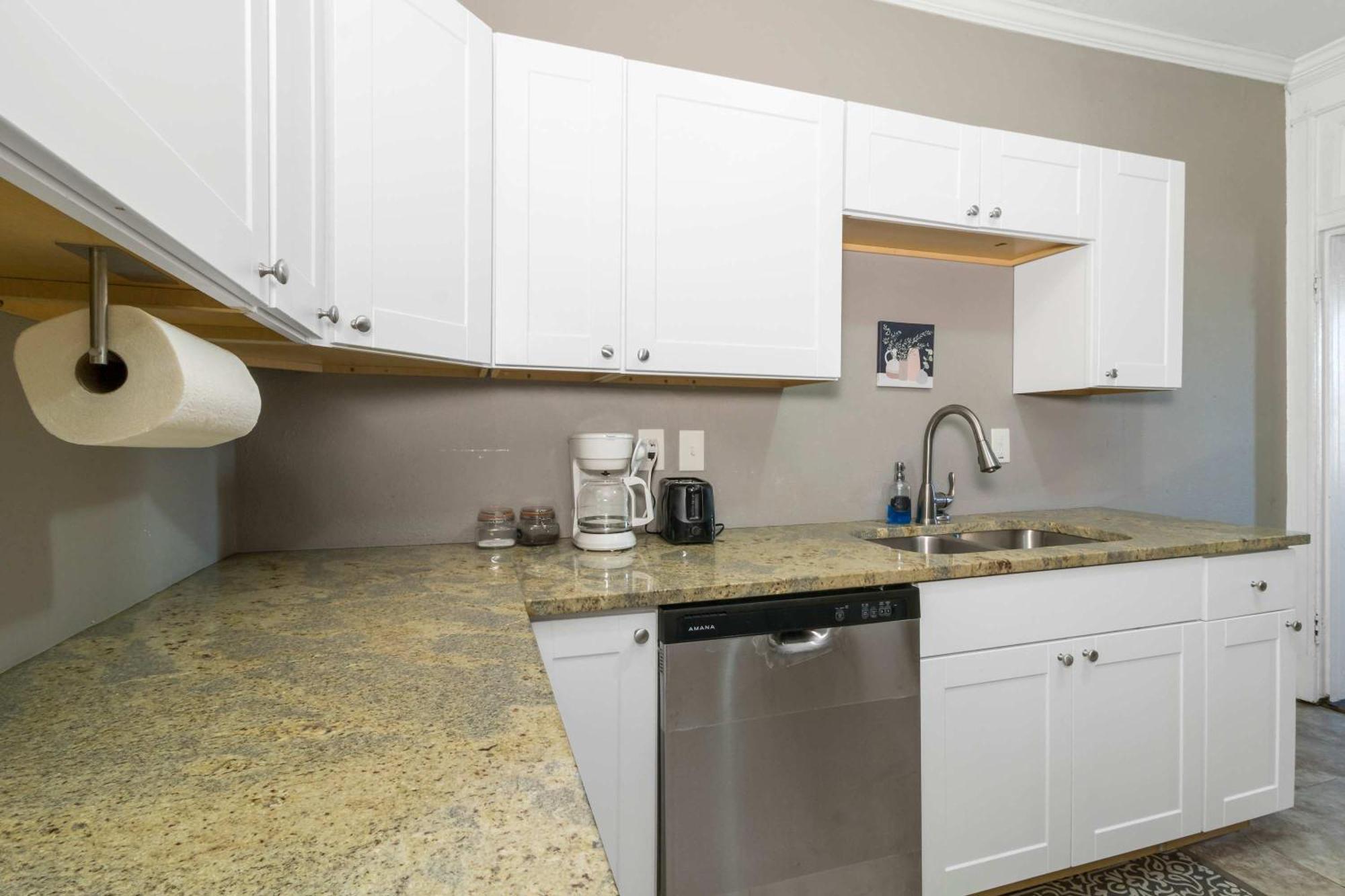 Apartamento Roomy 2br-1ba Wfh Desk & Backyard *
